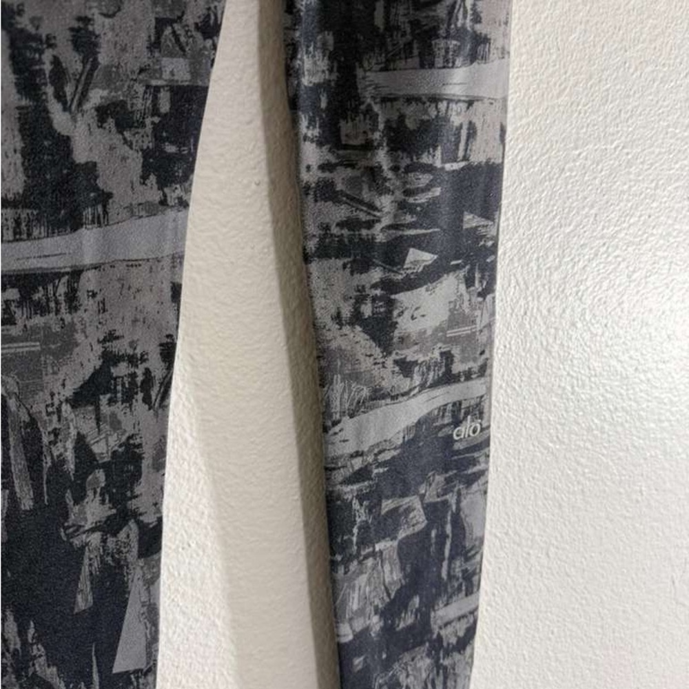 ALO Yoga Charcoal and Black Abstract Jeggings - Picture 3 of 4